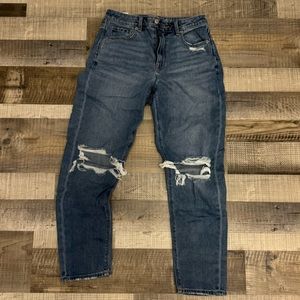 American Eagle, Mom jeans